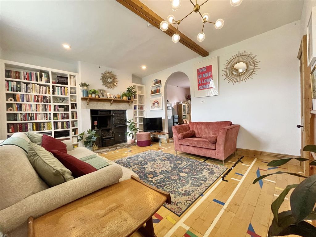 Property photo 3 of 23