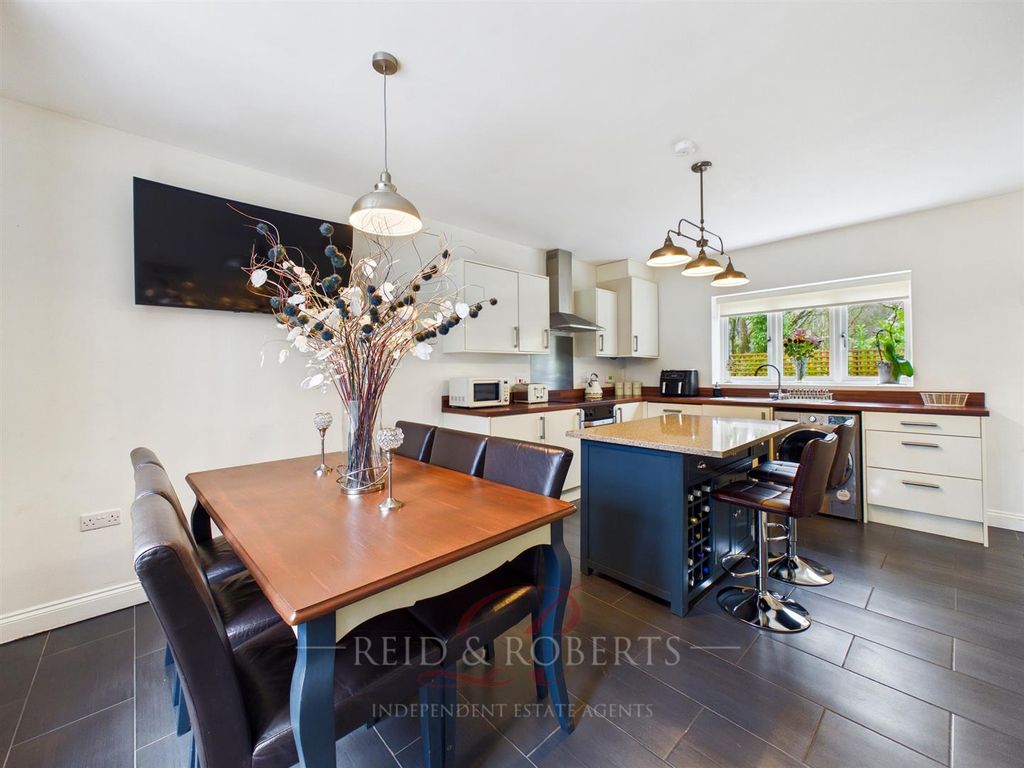 Property photo 2 of 25 Cam04884G0-Pr0130-Still023.Jpg