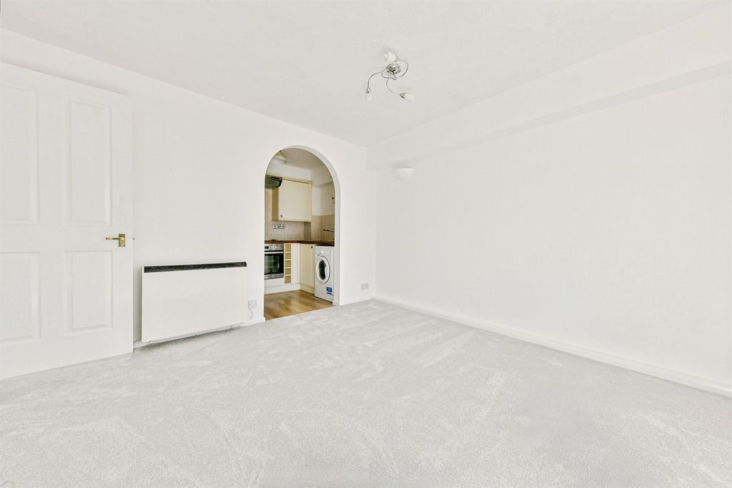 Property photo 3 of 20