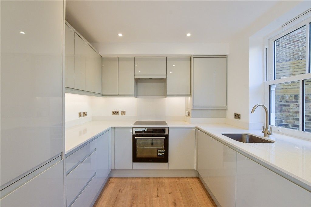 Property photo 2 of 12 Kitchen