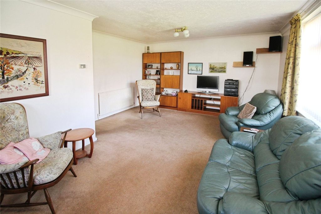 Property photo 3 of 25 Lounge