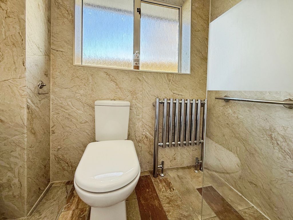 Property photo 3 of 29 Stlish Shower Room