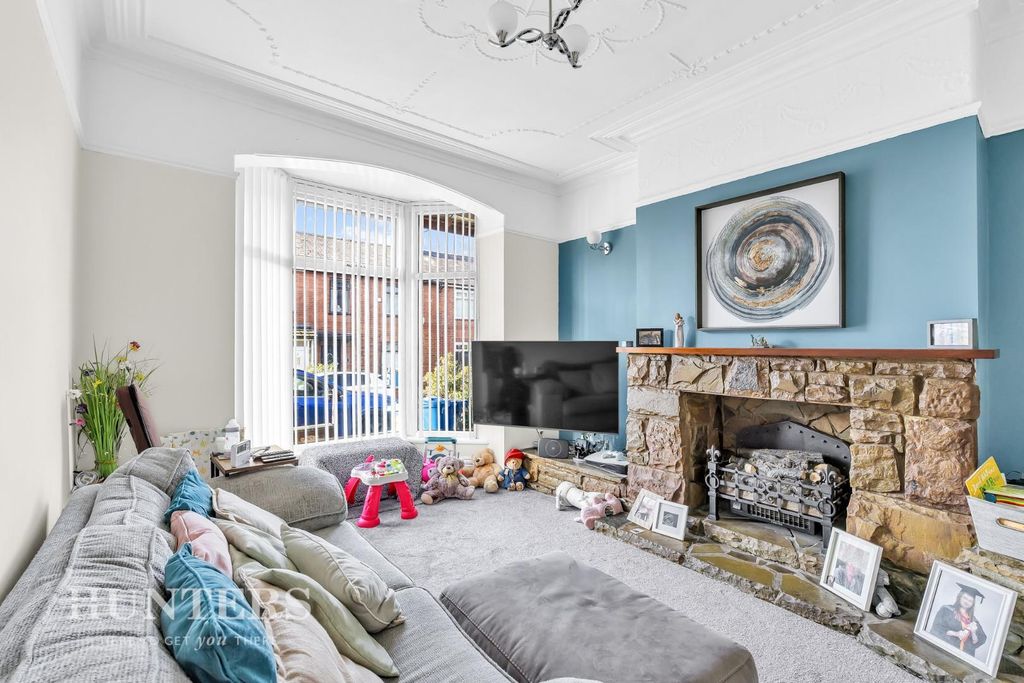 Property photo 3 of 21 Living Room