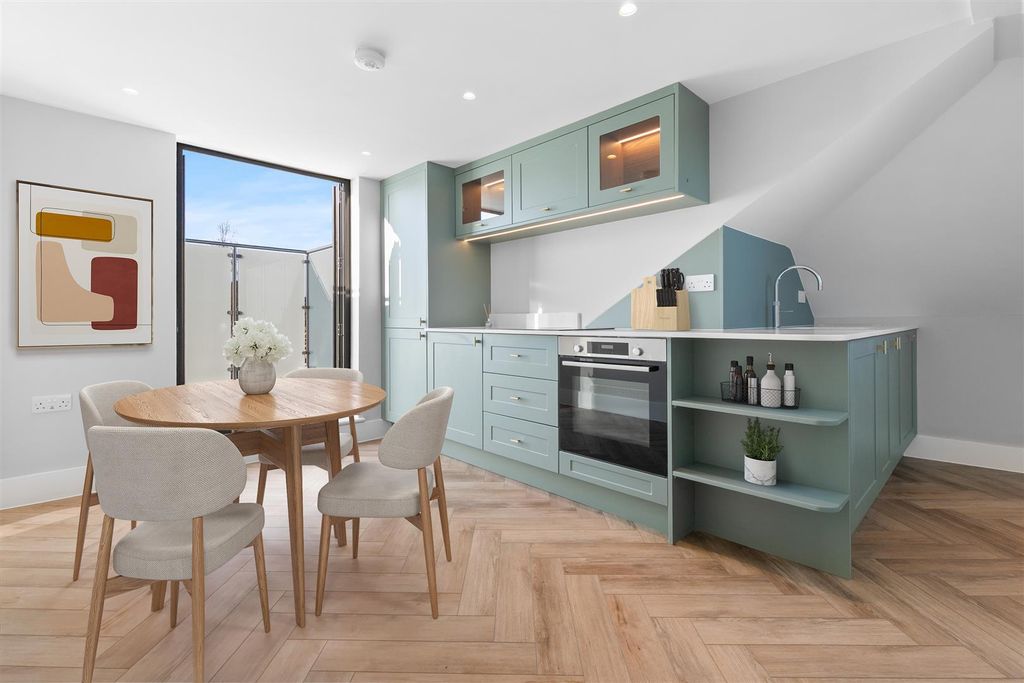 Property photo 2 of 7 Kitchen/Dining Room