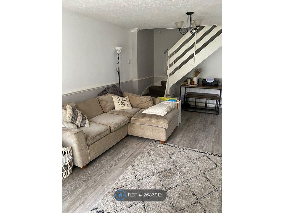 Property photo 3 of 11 Lounge