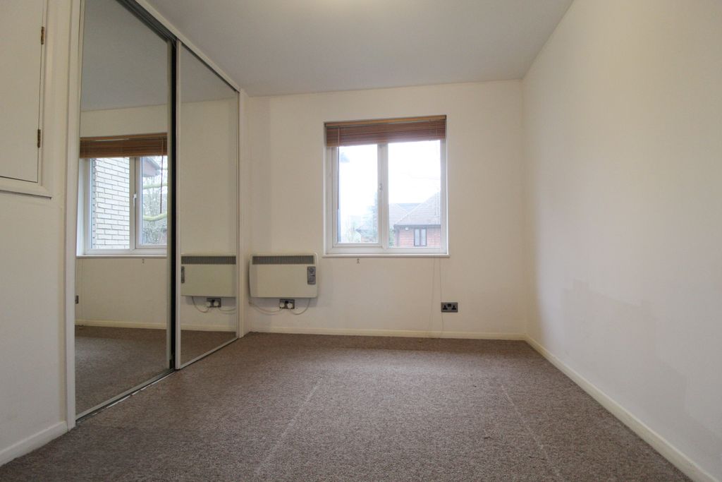 Property photo 3 of 16 Master Bedroom