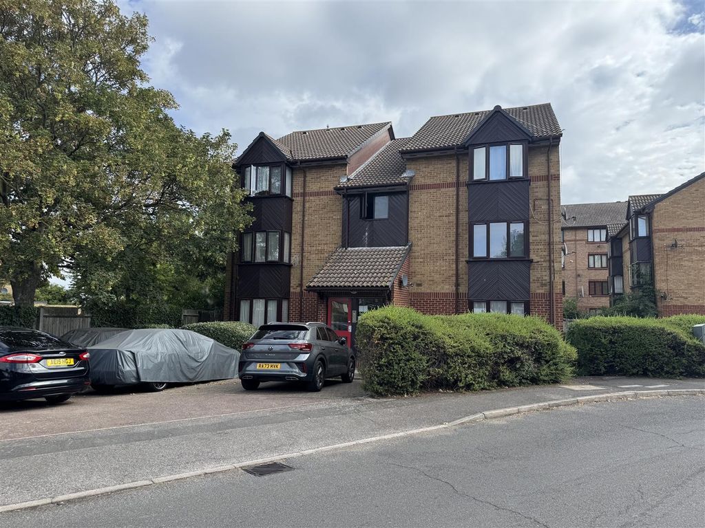 Property photo 1 of 7 Parr Close N9