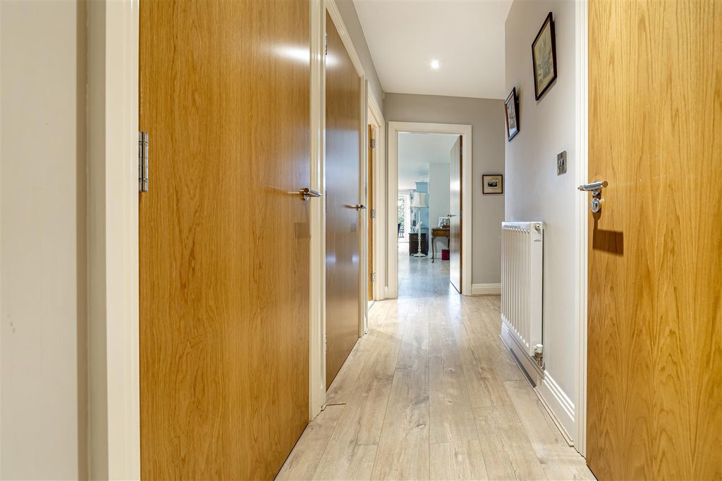 Property photo 2 of 15 Apartment Entrance: