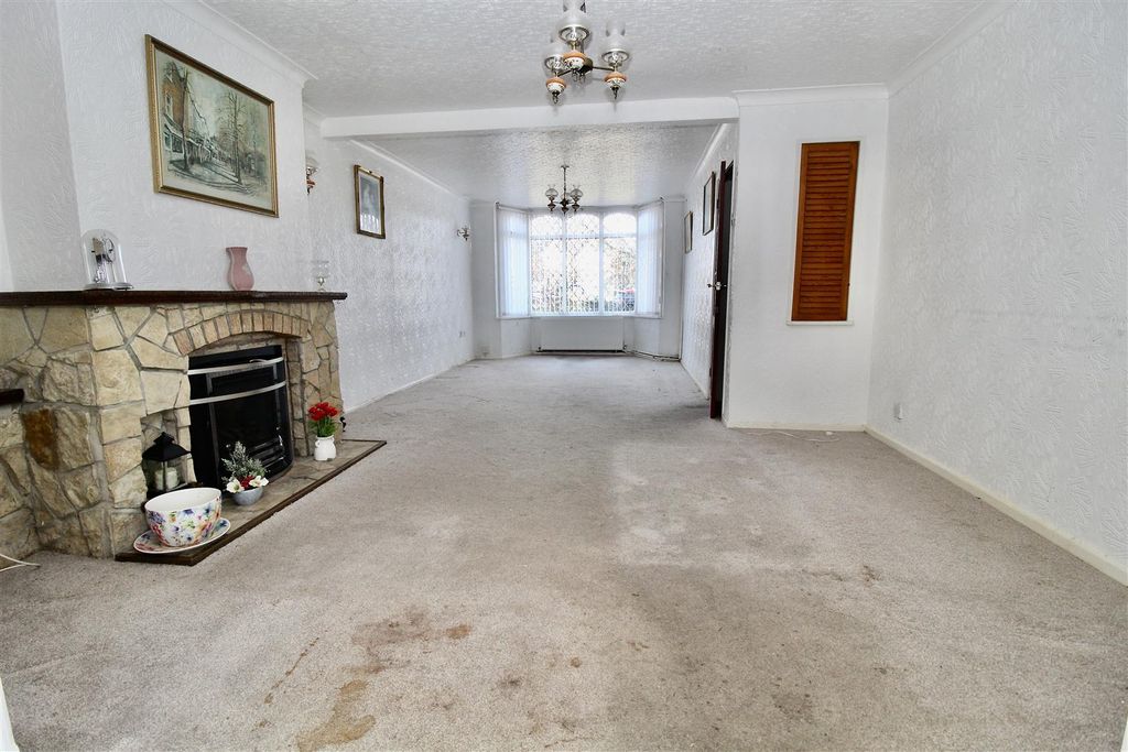 Property photo 2 of 25 Lounge