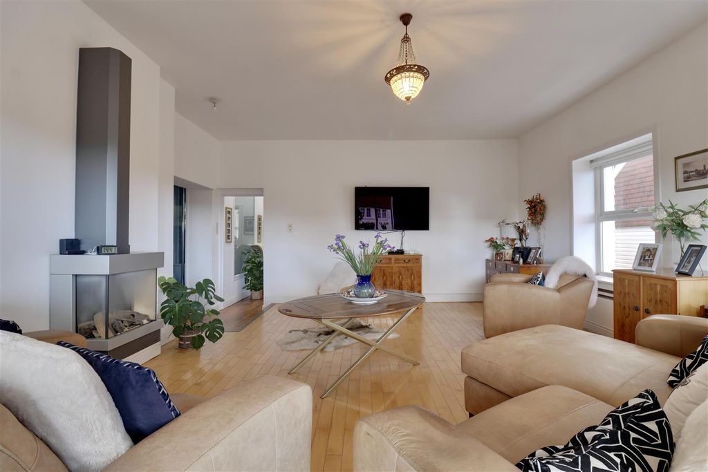 Additional image 13 of 3 bed maisonette for saleLangstone High Street, Havant PO9