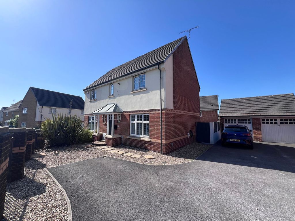 Property photo 2 of 34