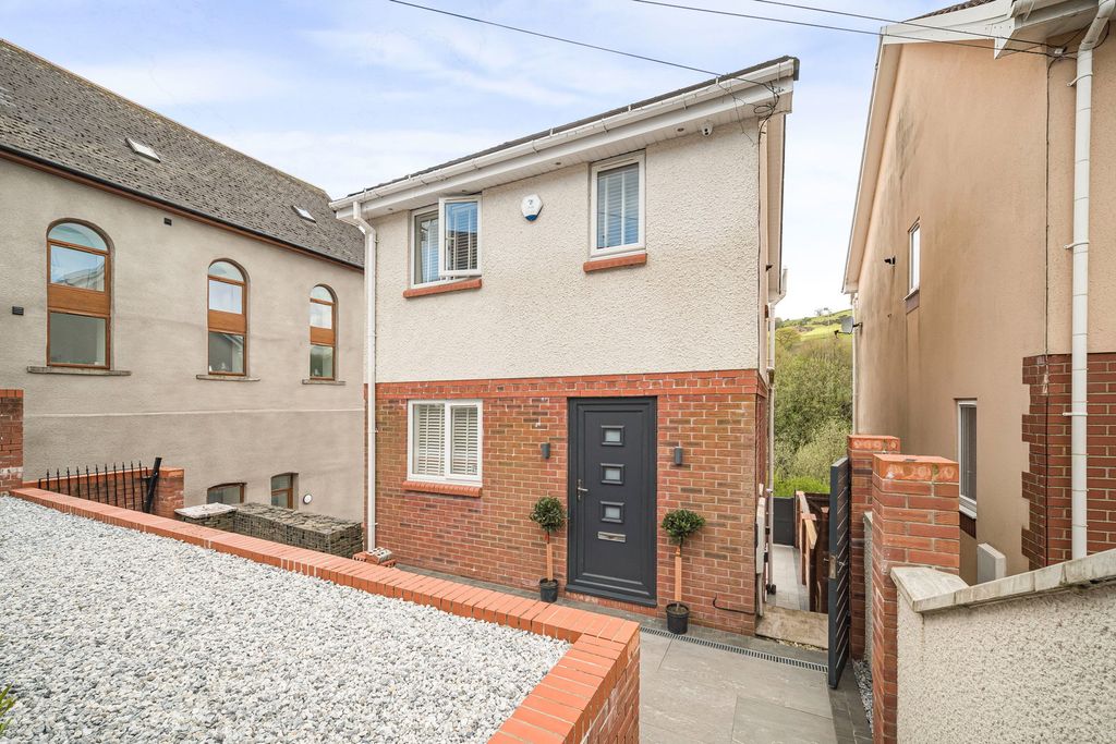 Property photo 2 of 49