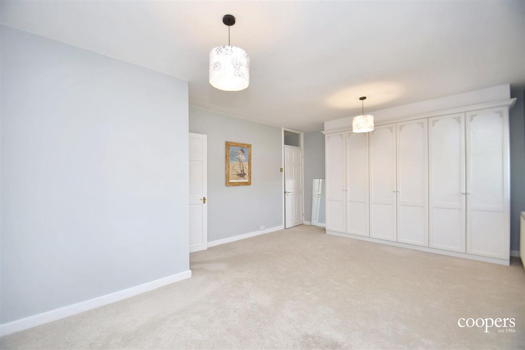 Property photo 3 of 14 Bedroom