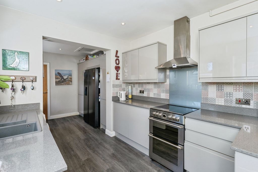 Property photo 3 of 33 Pbox-Img.Jpg