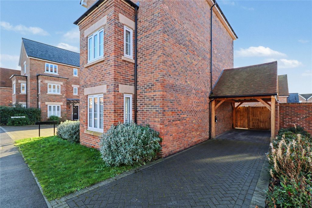 Property photo 1 of 19 Side/Parking