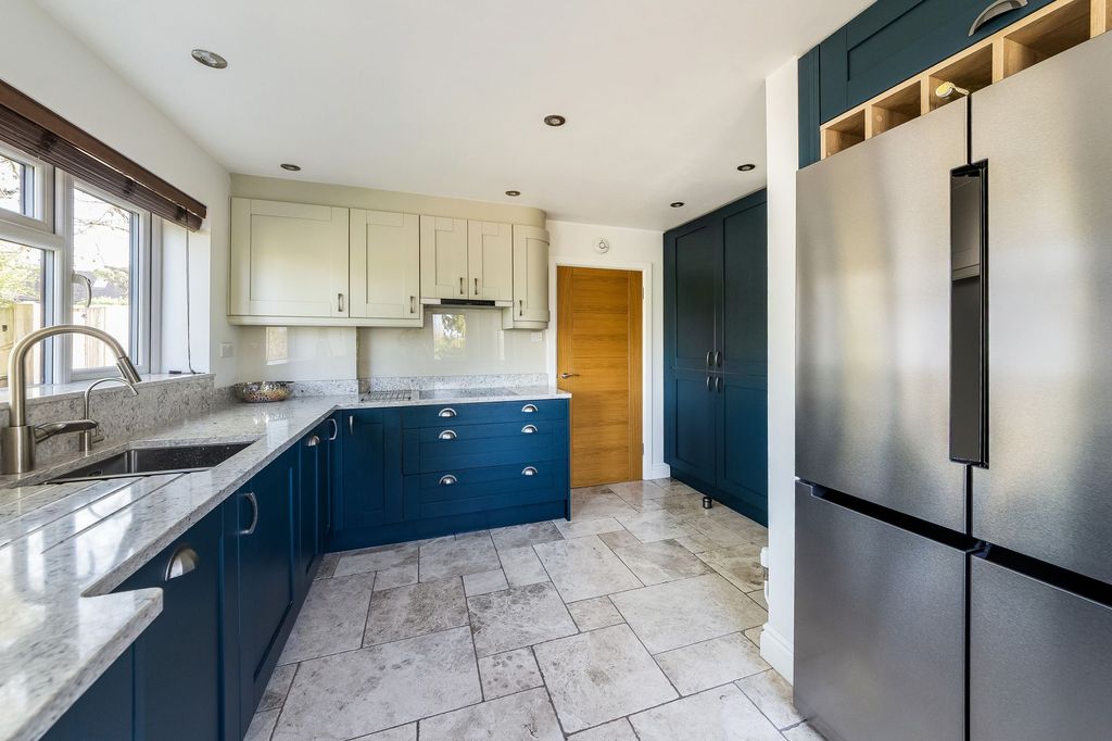 Property photo 3 of 23