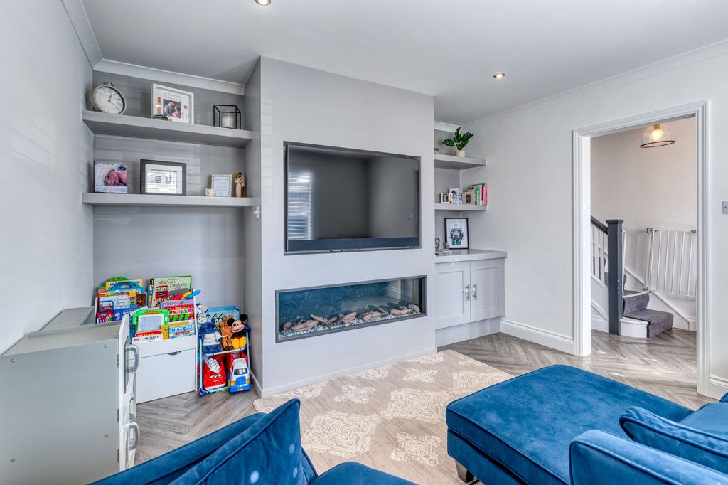 Property photo 2 of 22