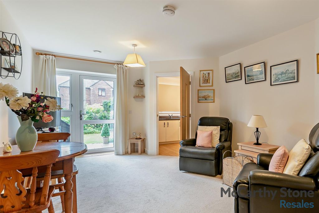 Property photo 2 of 22 8651513-Interior11-800.Jpg