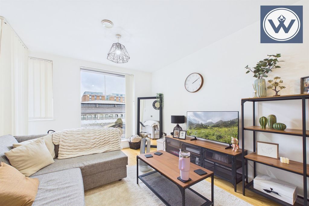 Property photo 1 of 9 (Main)