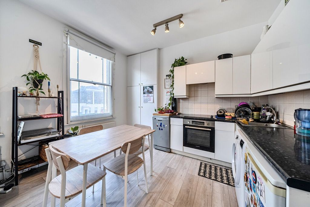 Property photo 2 of 14 Picture No. 17