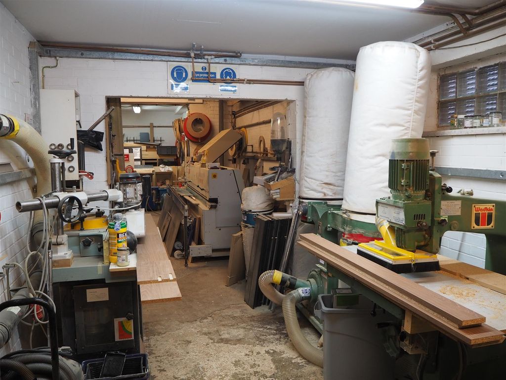 Property photo 2 of 7 Photo 1