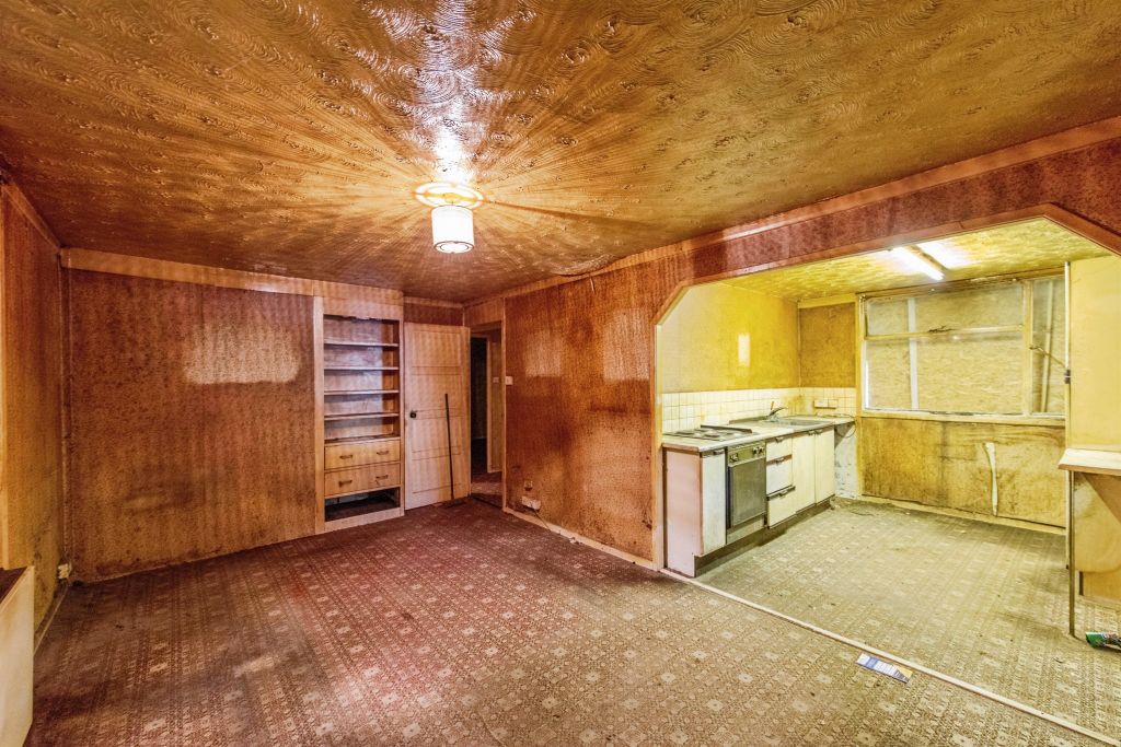 Property photo 2 of 17