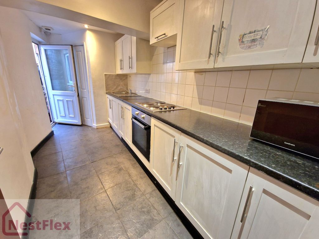 Property photo 2 of 5 Kitchen