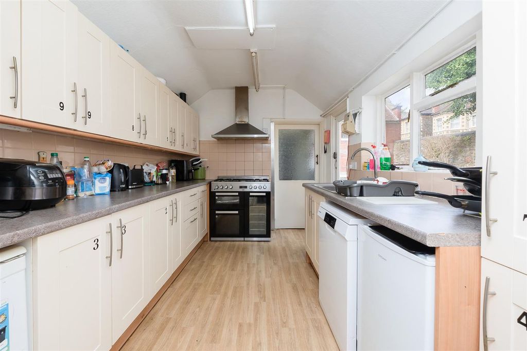 Property photo 3 of 34 41-Carnarvon-Road-Bs6-7Du-8.Jpg