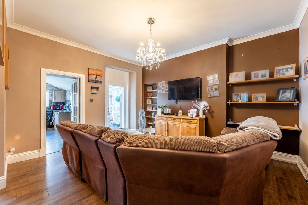 Property photo 3 of 29