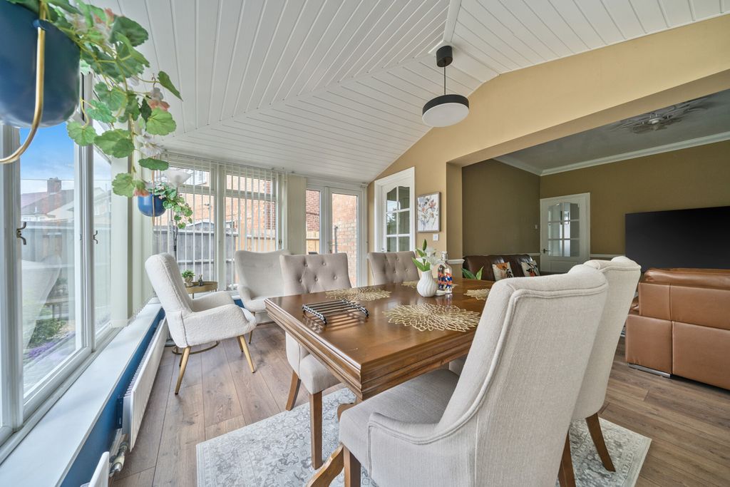 Property photo 3 of 25 Reception