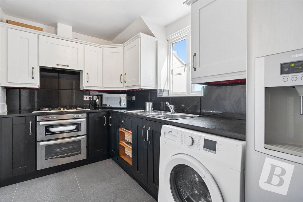 Property photo 2 of 7 Kitchen