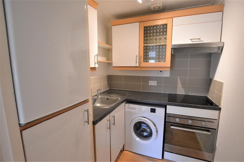 Property photo 2 of 8 Kitchen