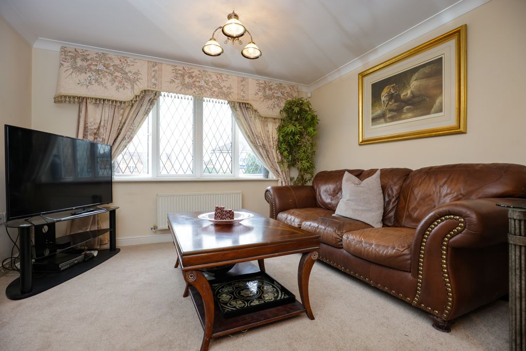 Property photo 2 of 22 Lounge