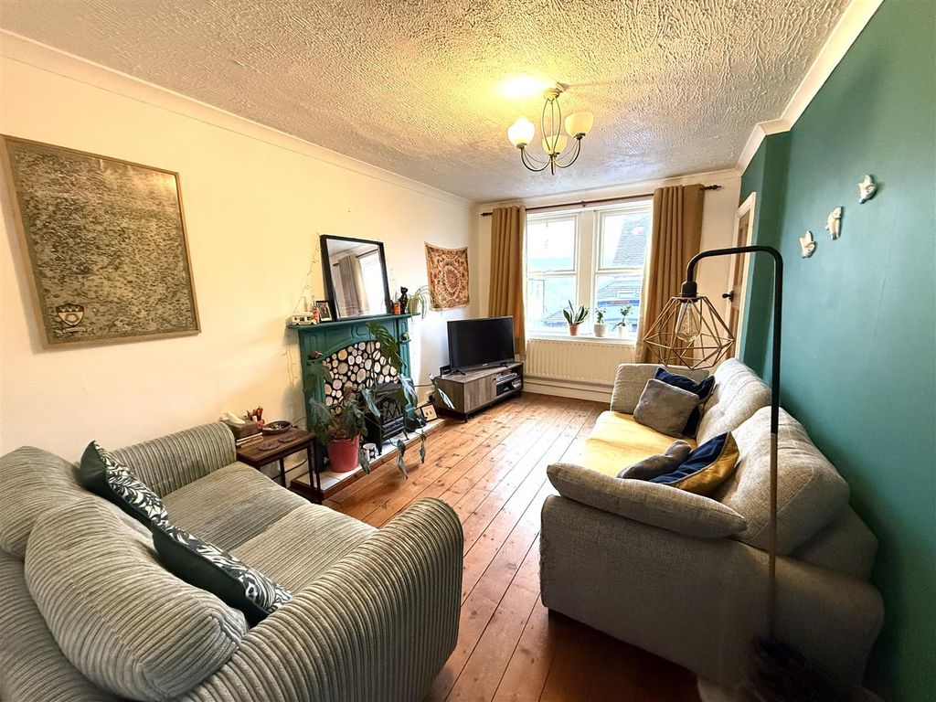 Property photo 3 of 11 Hillside 17.Jpg