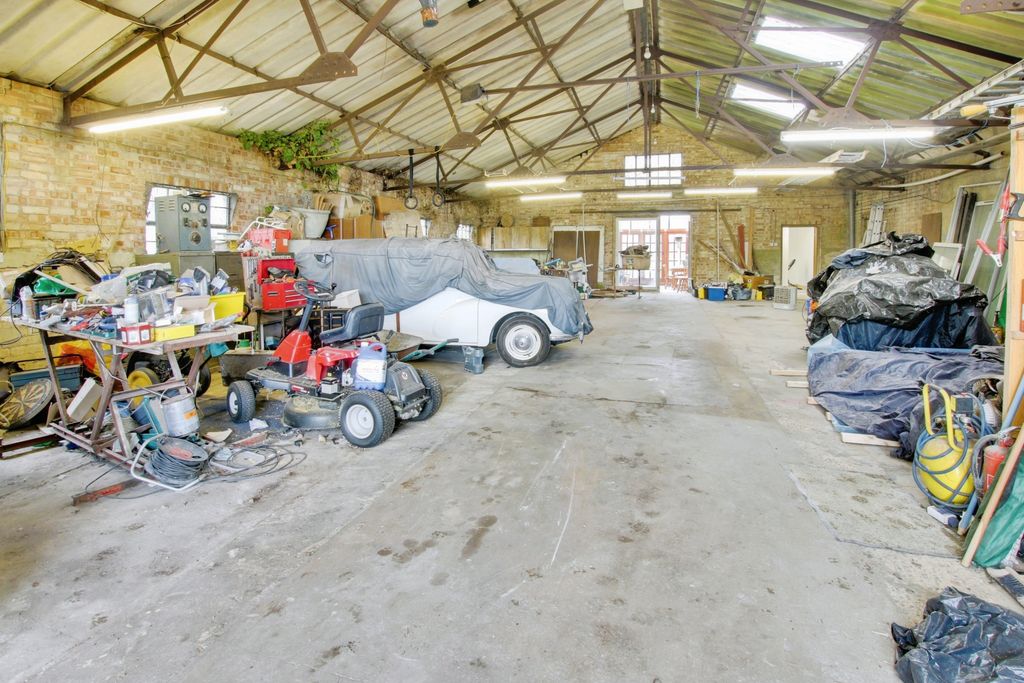 Property photo 3 of 32