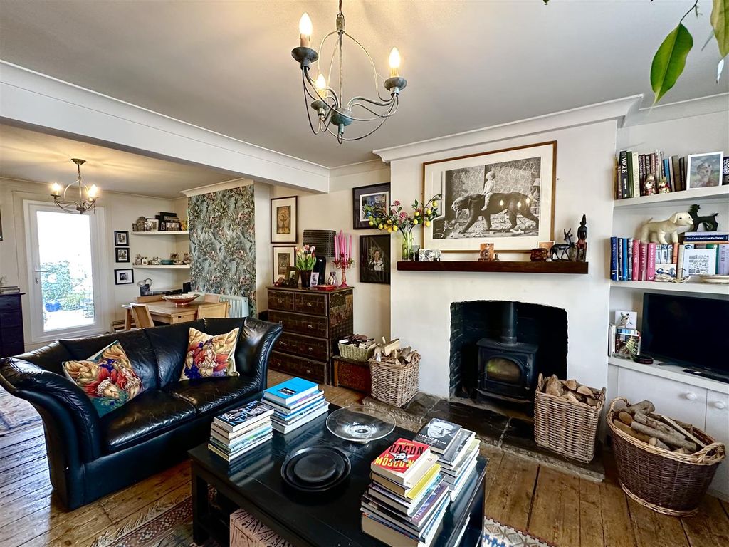 Property photo 2 of 25