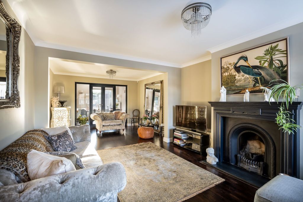 Property photo 2 of 38