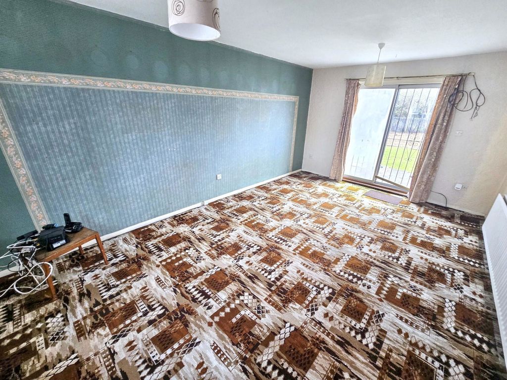 Property photo 2 of 28