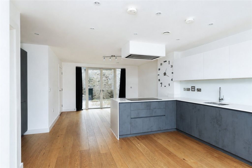 Property photo 2 of 19 Picture No. 04