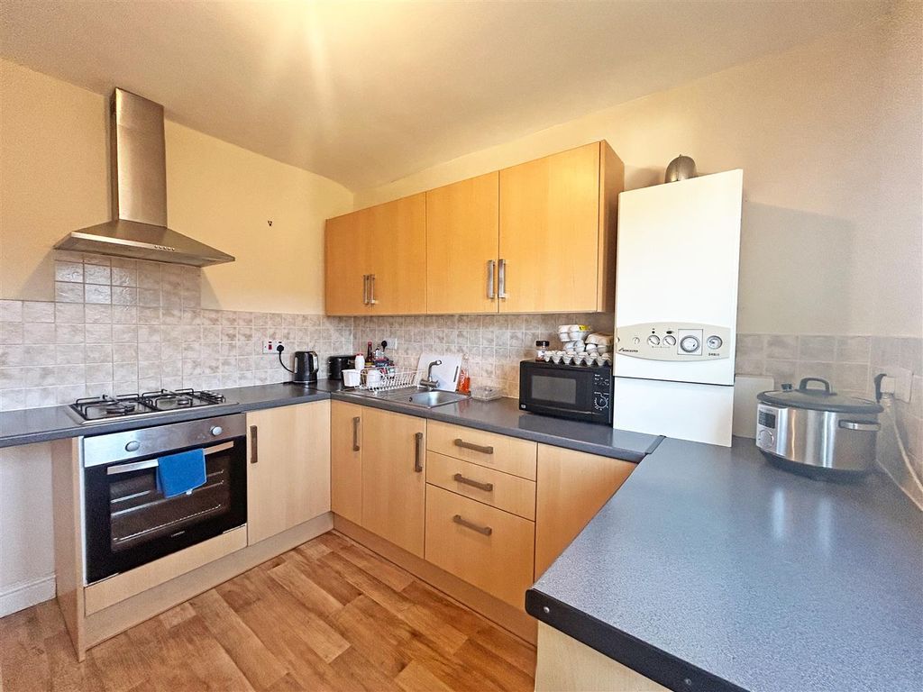 Property photo 2 of 10 Kitchen