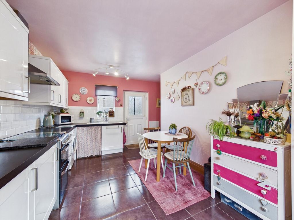 Property photo 3 of 14 Kitchen
