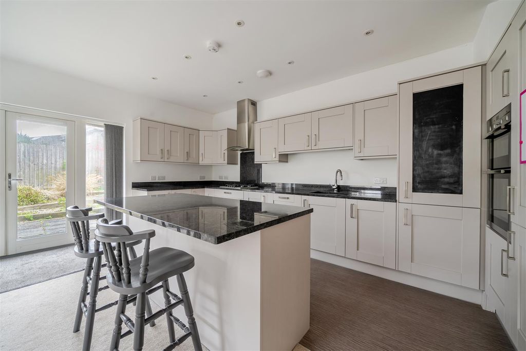 Property photo 3 of 22 1433098-11-69c6532192B12.Jpg