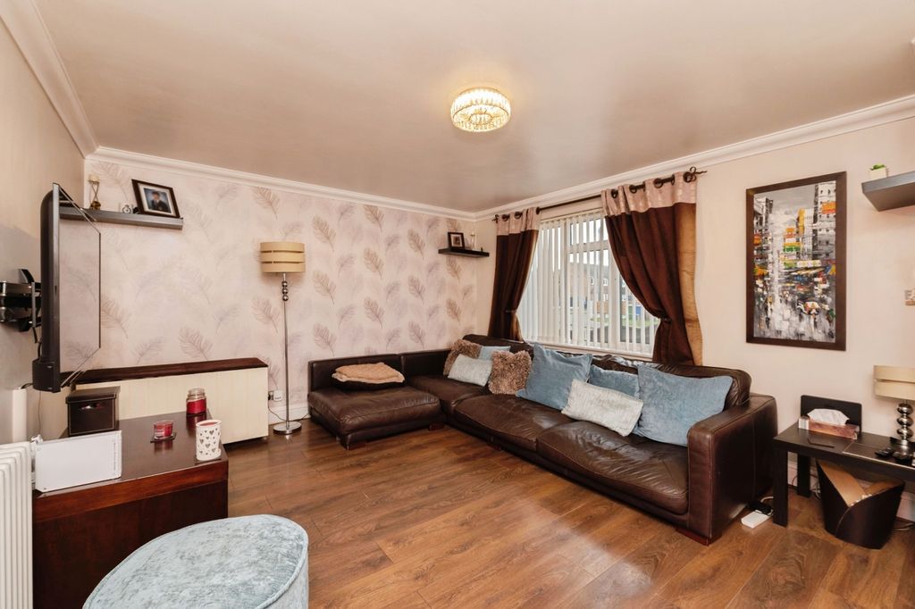 Property photo 2 of 20 Photo