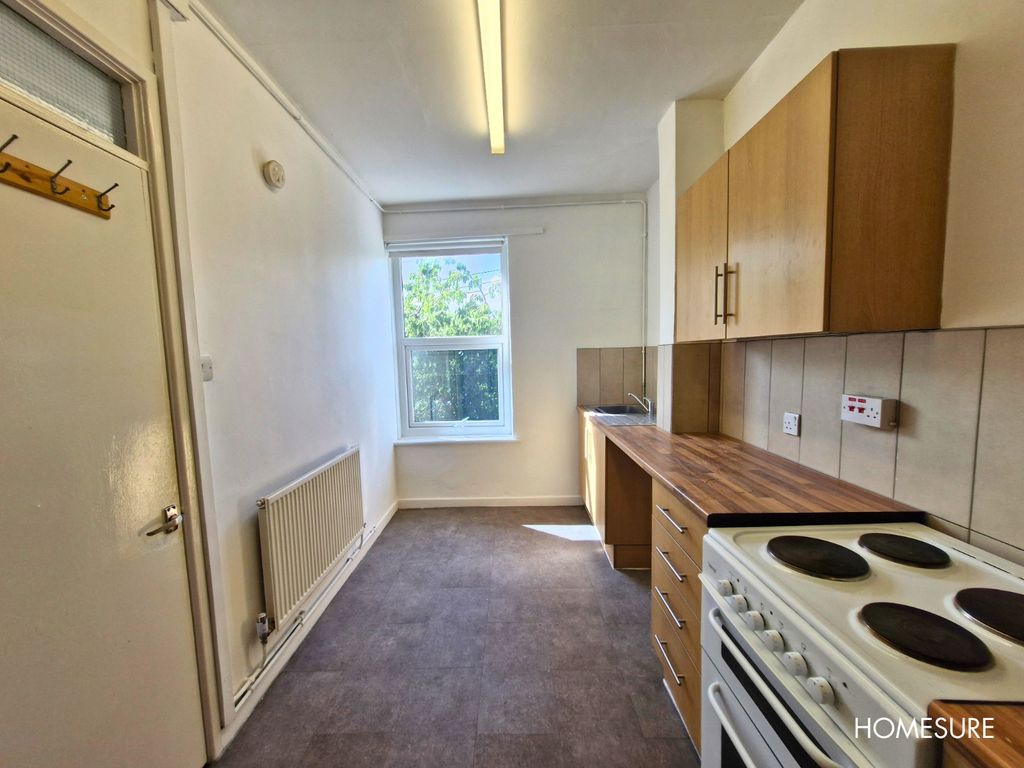 Property photo 3 of 8 Picture No. 13