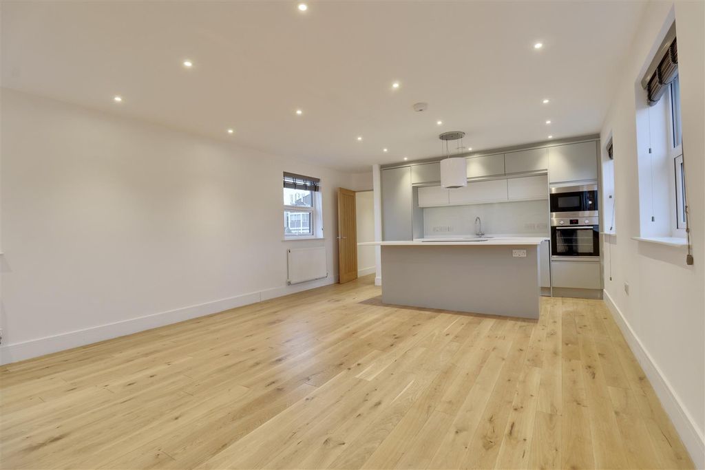 Property photo 2 of 16 F8369D53-417E-4023-8477-0601Fb23906C_1_201_A.Jpeg