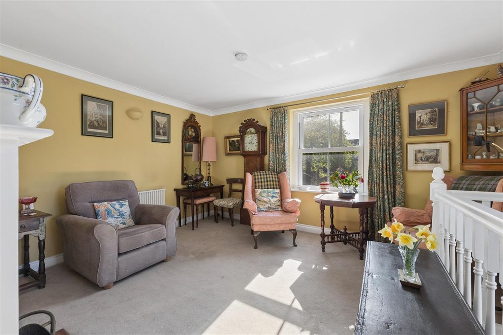 Property photo 3 of 16 Sitting Room