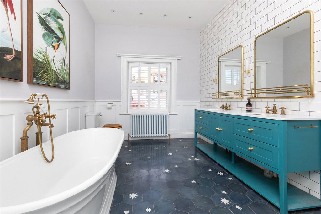 Additional image 8 of 6 bed end terrace house for salePark Crescent, Brighton, East Sussex BN2