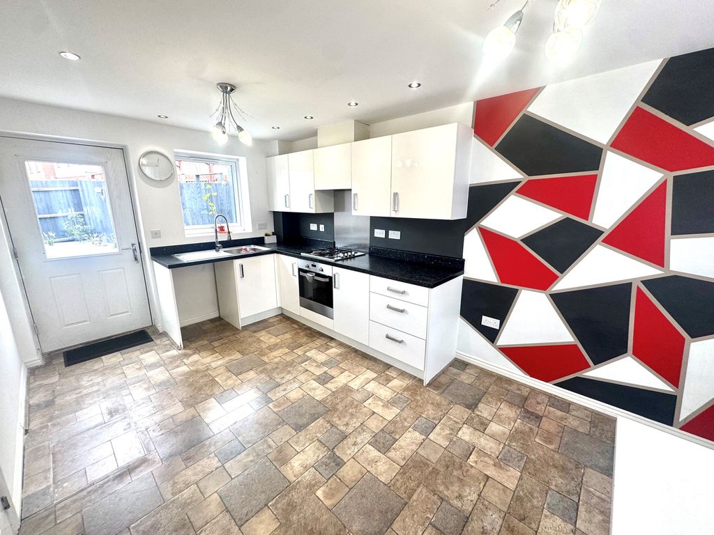 Property photo 2 of 8 Kitchen