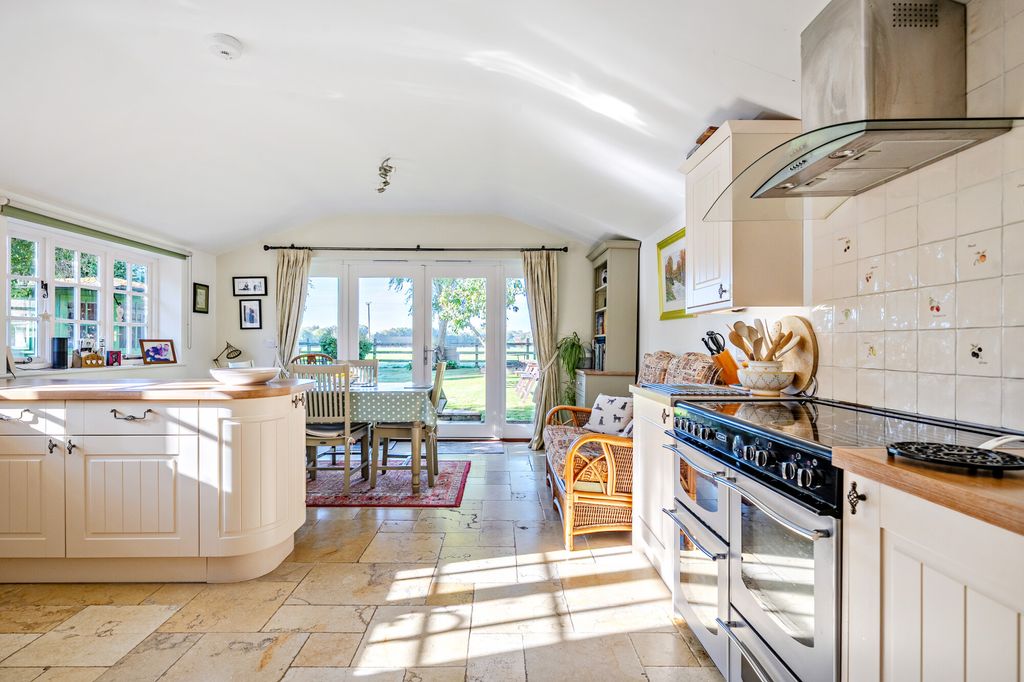 Property photo 3 of 19