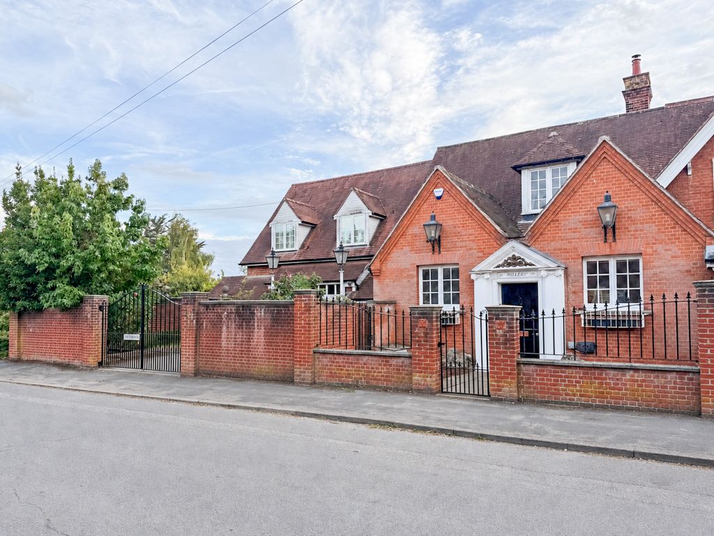 Property photo 1 of 52 Millers Front